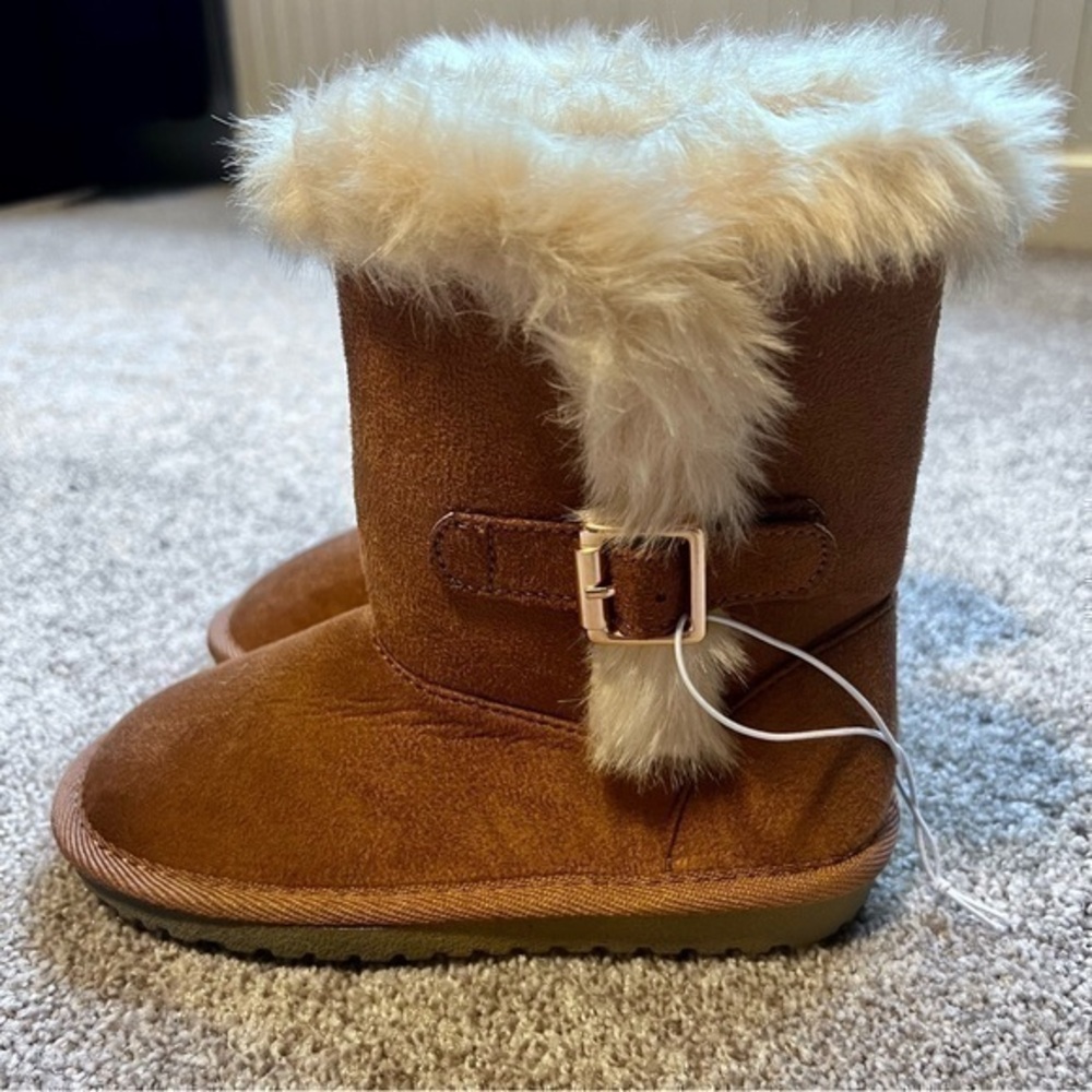 💚NWT The Children’s Place faux suede boots size 12